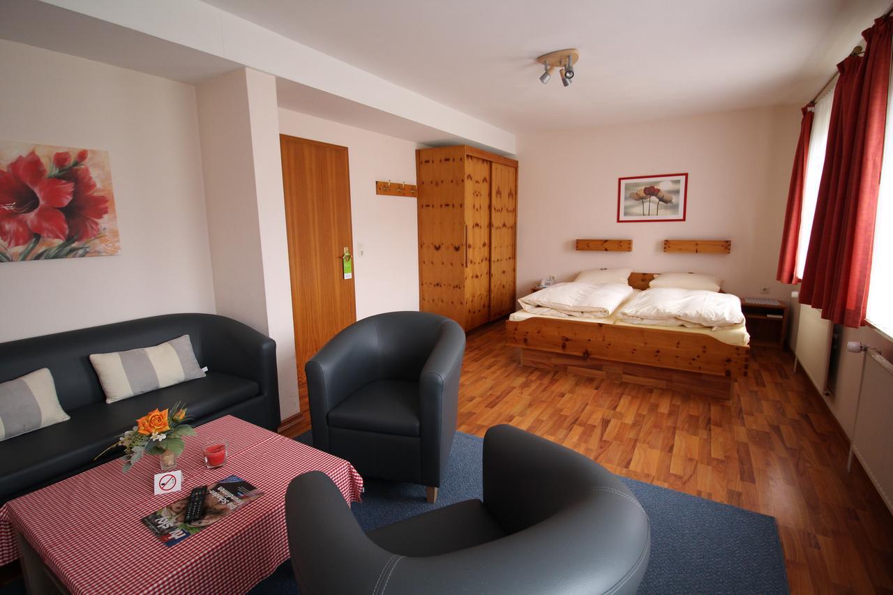 Hotel Garni Zur Post Utersum Екстер'єр фото