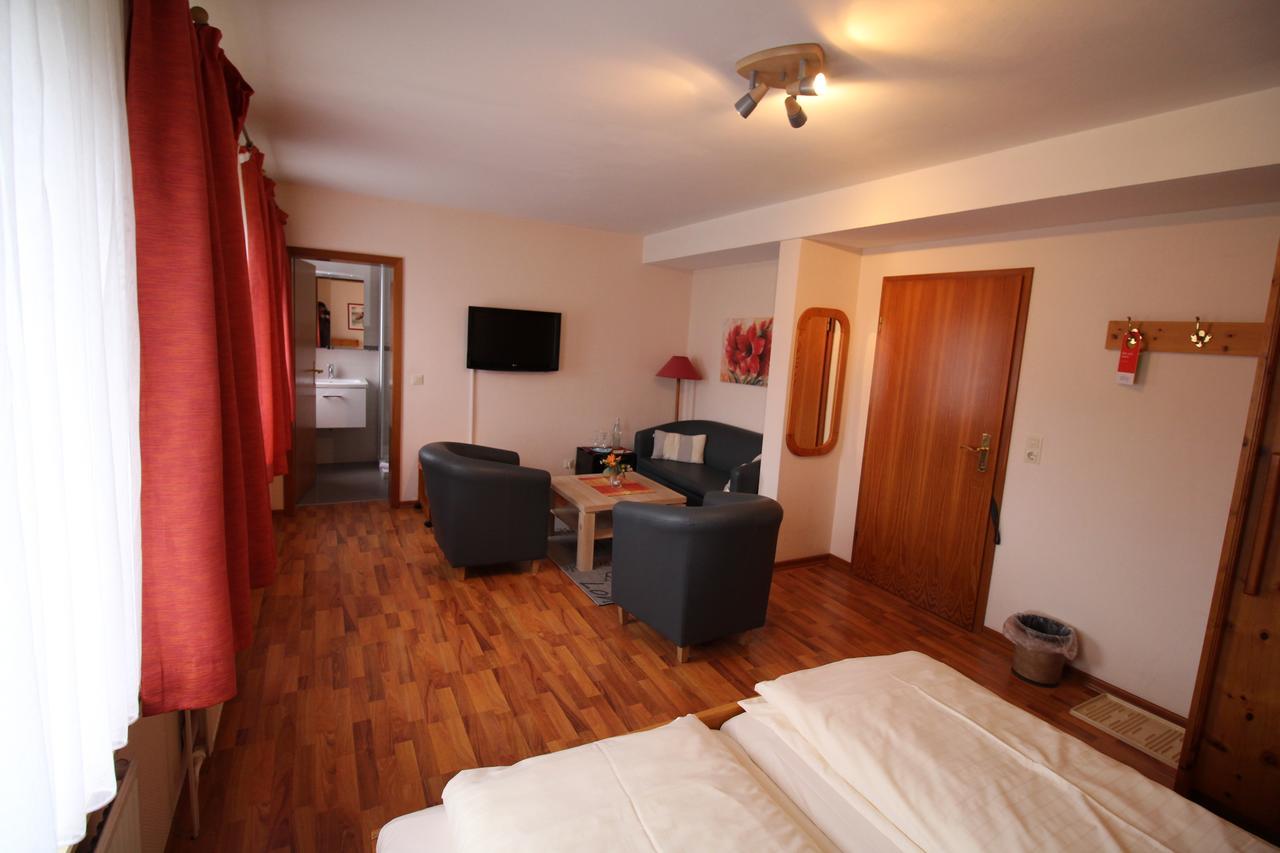 Hotel Garni Zur Post Utersum Екстер'єр фото