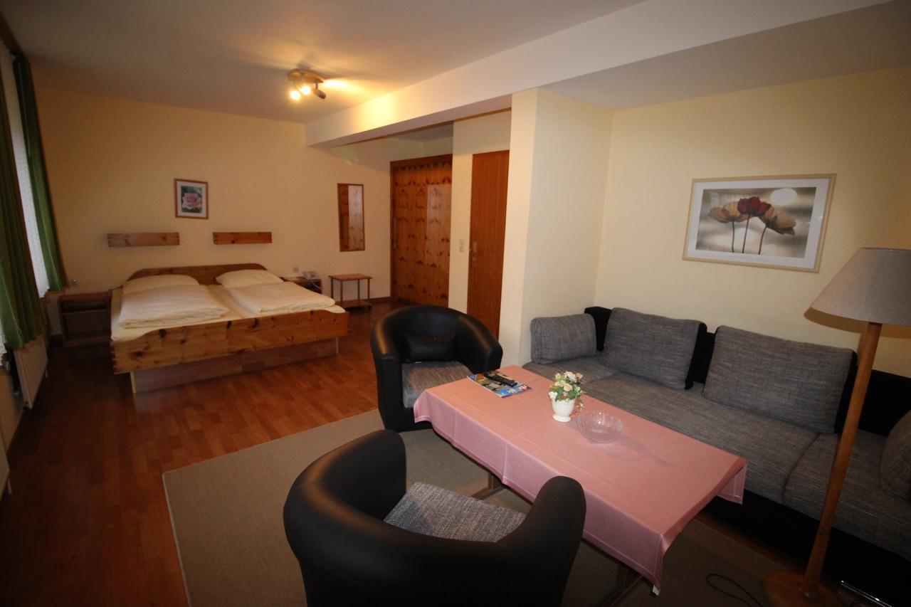 Hotel Garni Zur Post Utersum Екстер'єр фото