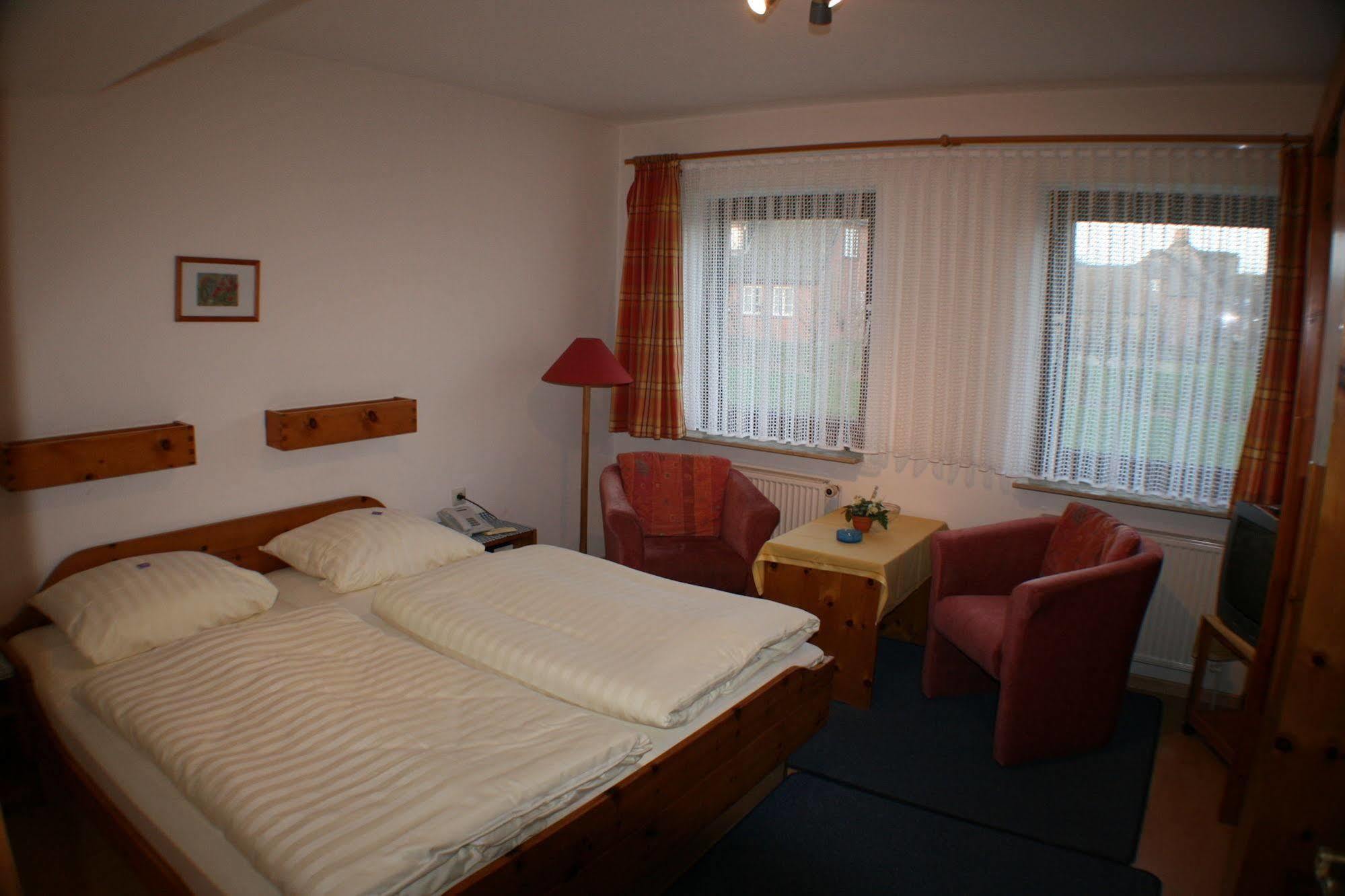 Hotel Garni Zur Post Utersum Екстер'єр фото